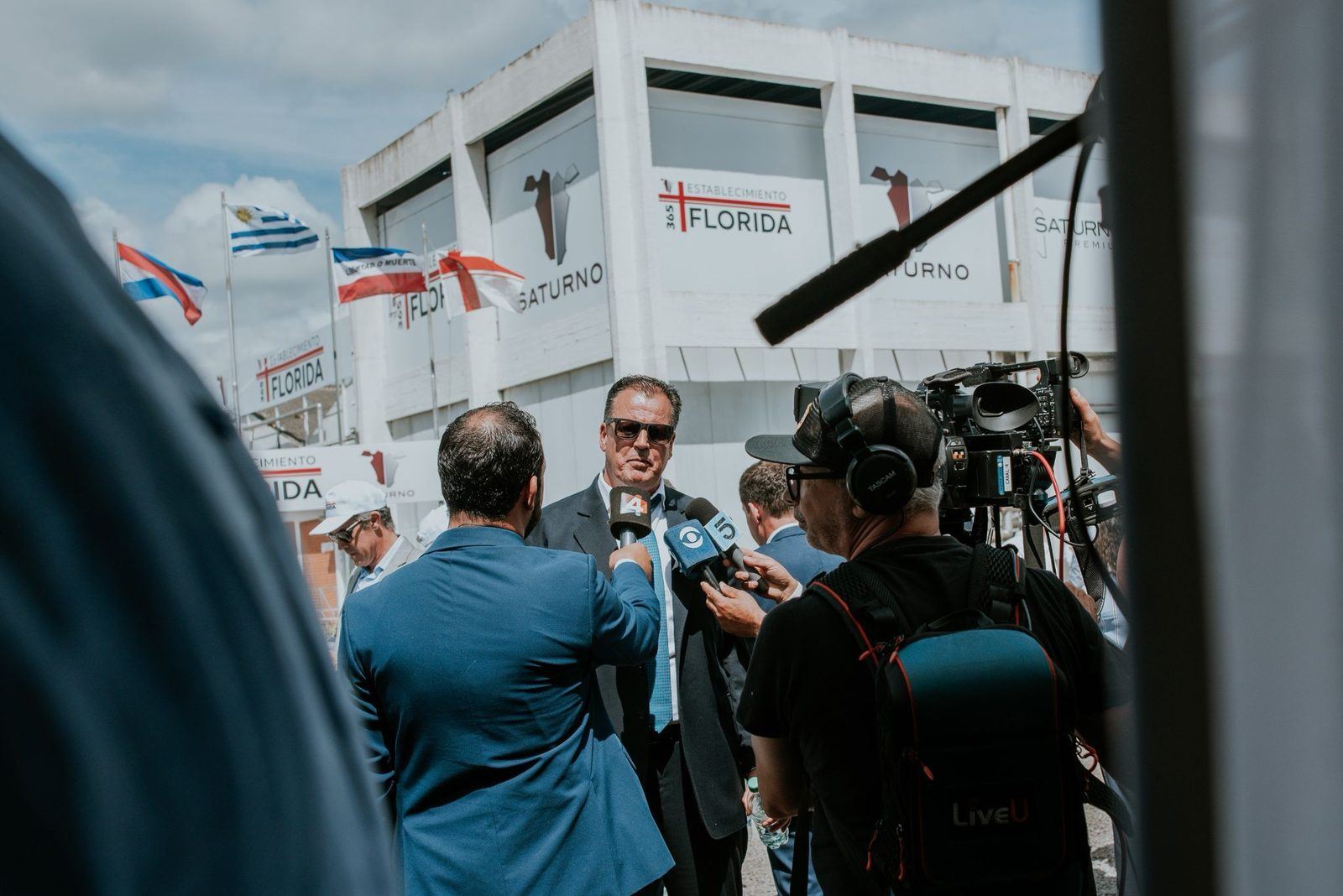 Luis entrevistado — reapertura Establecimiento Florida